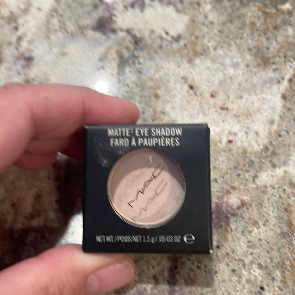 Mac Makeup… Matte eye shadow- blanc type matte